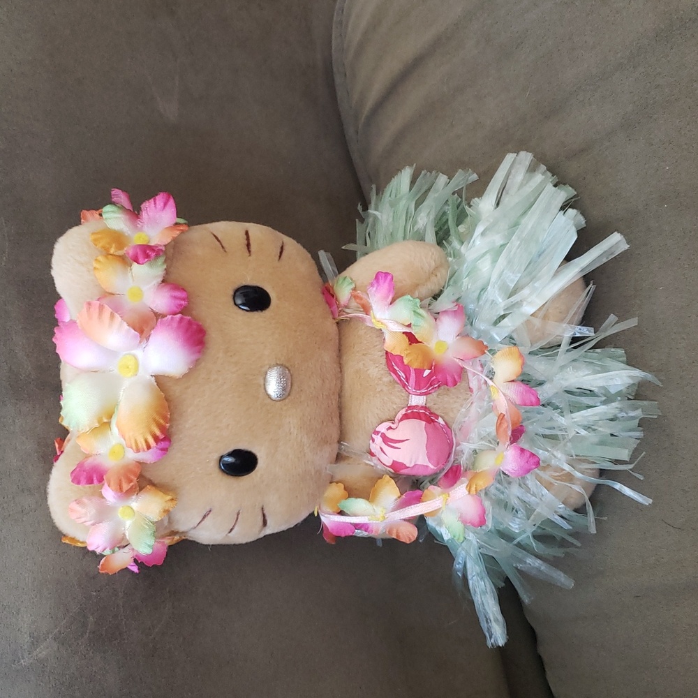 RARE. NWT! 2004 Hawaii Sun Kissed Hello Kitty Plush